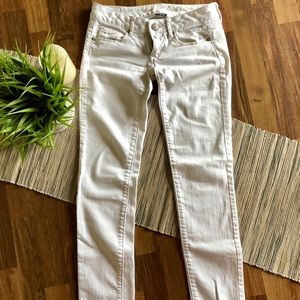 ✨American Eagle White Skinny Jeans Size 00✨